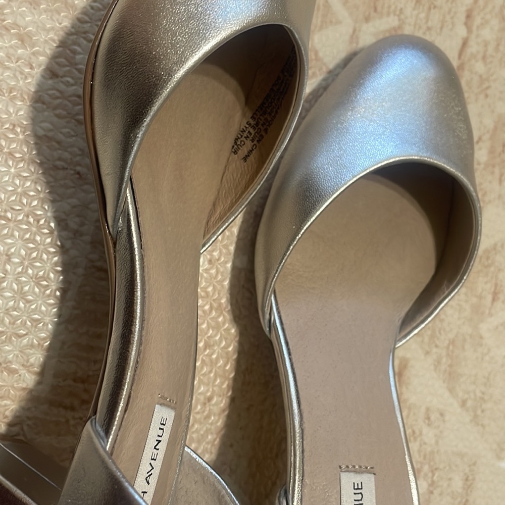 Cute Saks Fifth Avenue Pumps/Close Toe Sandals